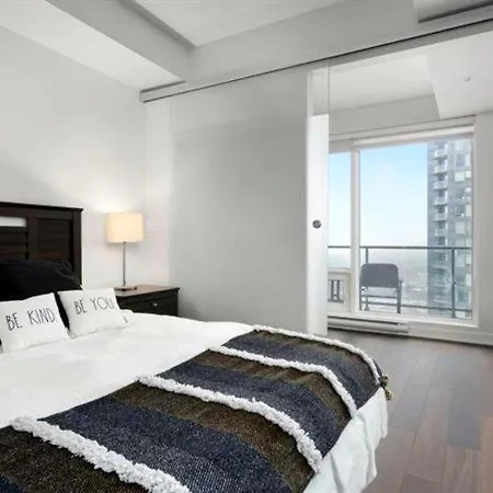 Spectacular Skyline Views - Downtown Montreal - Luxury Condo & Penthouse Room photo