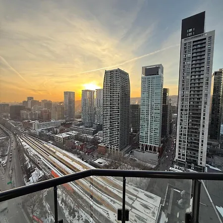 Spectacular Skyline Views - Downtown Montreal - Luxury Condo & Penthouse Room photo