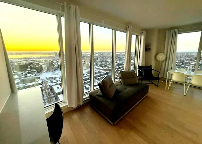 Spectacular Skyline Views - Downtown Montreal - Luxury Condo & Penthouse