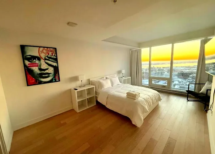 Spectacular Skyline Views - Downtown Montreal - Luxury Condo & Penthouse